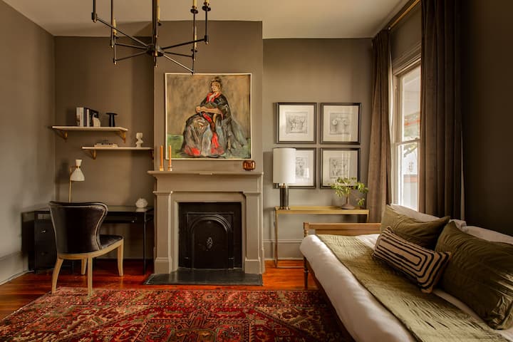 Charming Victorian Home, Cocktail Pool - Savannah, GA