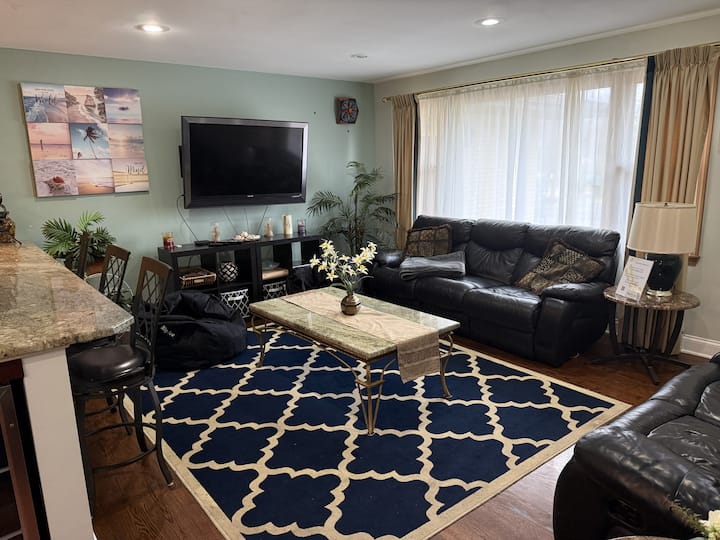 Lake Michigan Getaway + Covered Patio + Game Room - Silver Beach, MI