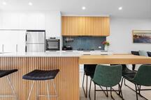 The Ocean Whisperer | Walk to Beach & Coffee