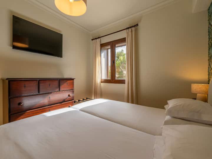 Dormitorio. El interior y las vistas pueden variar según la ubicación y la disponibilidad.