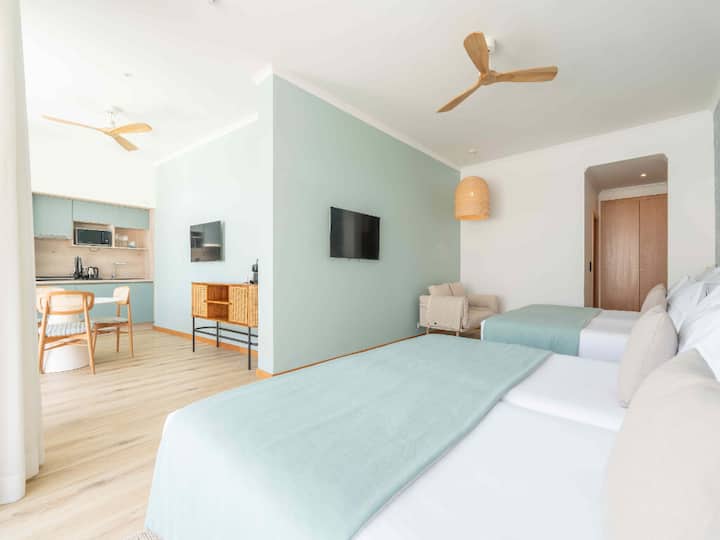 3 Charming Studios W/ Balcony + Jacuzzi Access - Madeira