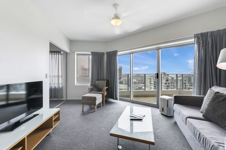Level 10 Life | Spacious 1 Bed Apartment | Pool - Darwin