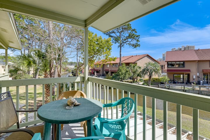 Walk To Shore: Townhome W/ Pool Access In Pcb! - Panama City Beach, FL