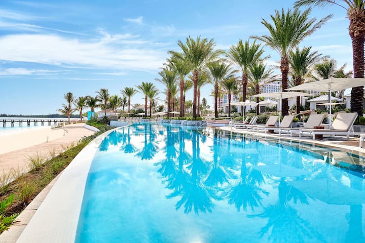 2 Spacious & Cozy Ocean View Suites W/ Pool & Gym! - Nassau