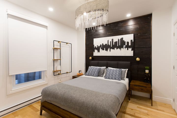 3831 Saint-Laurent, 0036