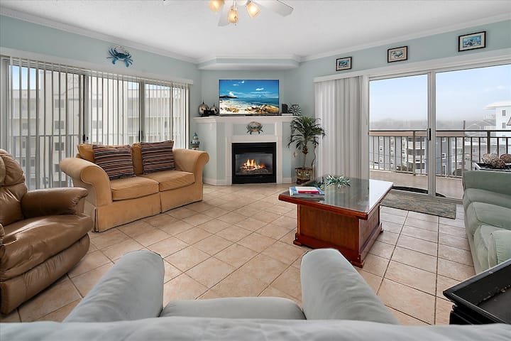 Three Bedroom Condo W/ Pool In Downtown Ocean City - Area 51, Ocean City
