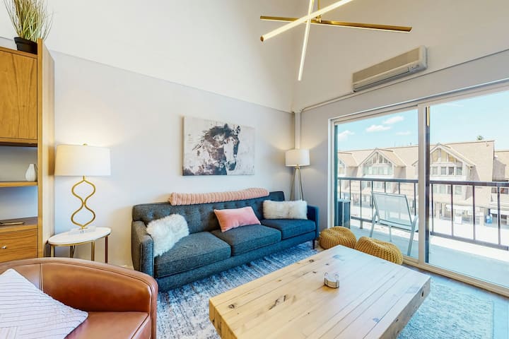 City 2br Mountainview 2nd-floor | Balcony | Pool - Cecret Lake