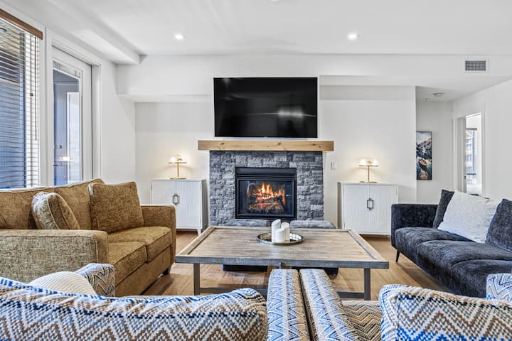 Beautiful 3br |Mountain View| Sleeps 12 | Downtown - Canmore