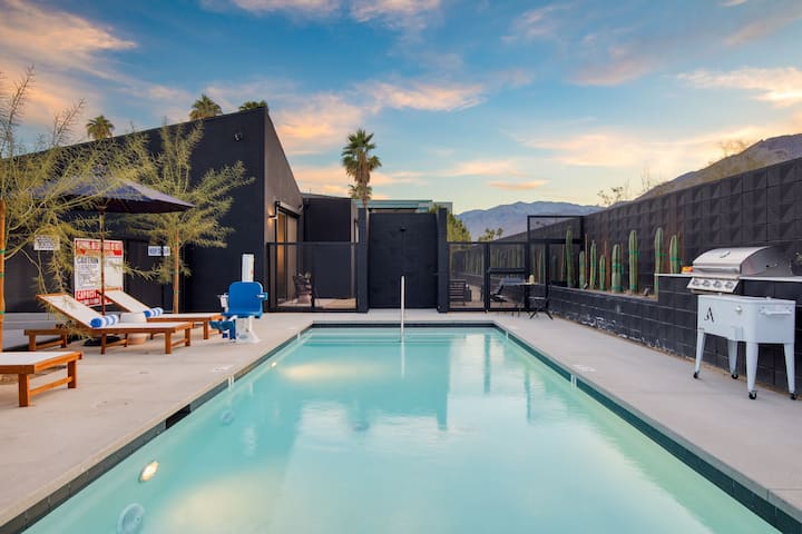 Blackhaus A: 4 Bedroom Suite By Avantstay - Palm Springs, CA