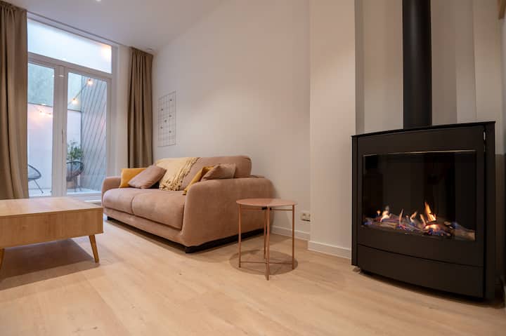 Stylish Coastal Apartment With Fireplace & Terrace - Oostende