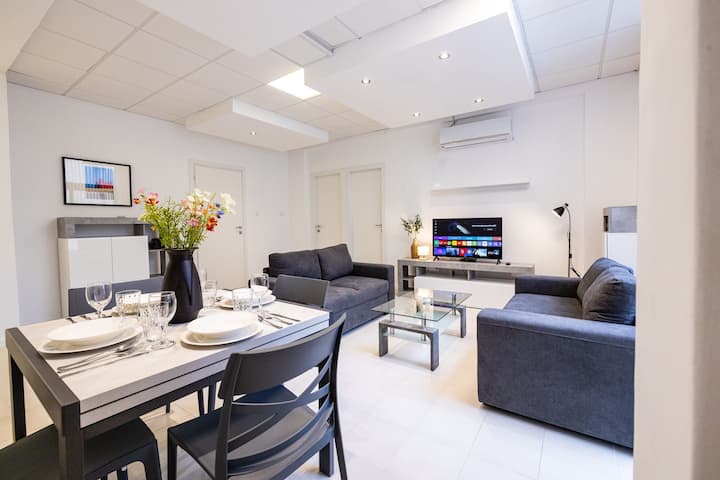 2 Br Flat, Prime Location, Sliema Center - La Valette