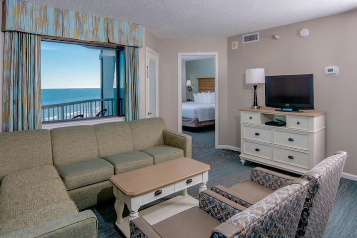 2 Oceanfront Suites W/ Pool + Free Breakfast! - Myrtle Beach, SC