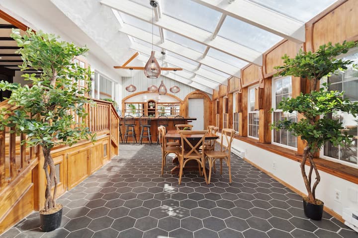 The Birch 13br Villa 2 Min From Mt. Snow Hot Tub - Vermont