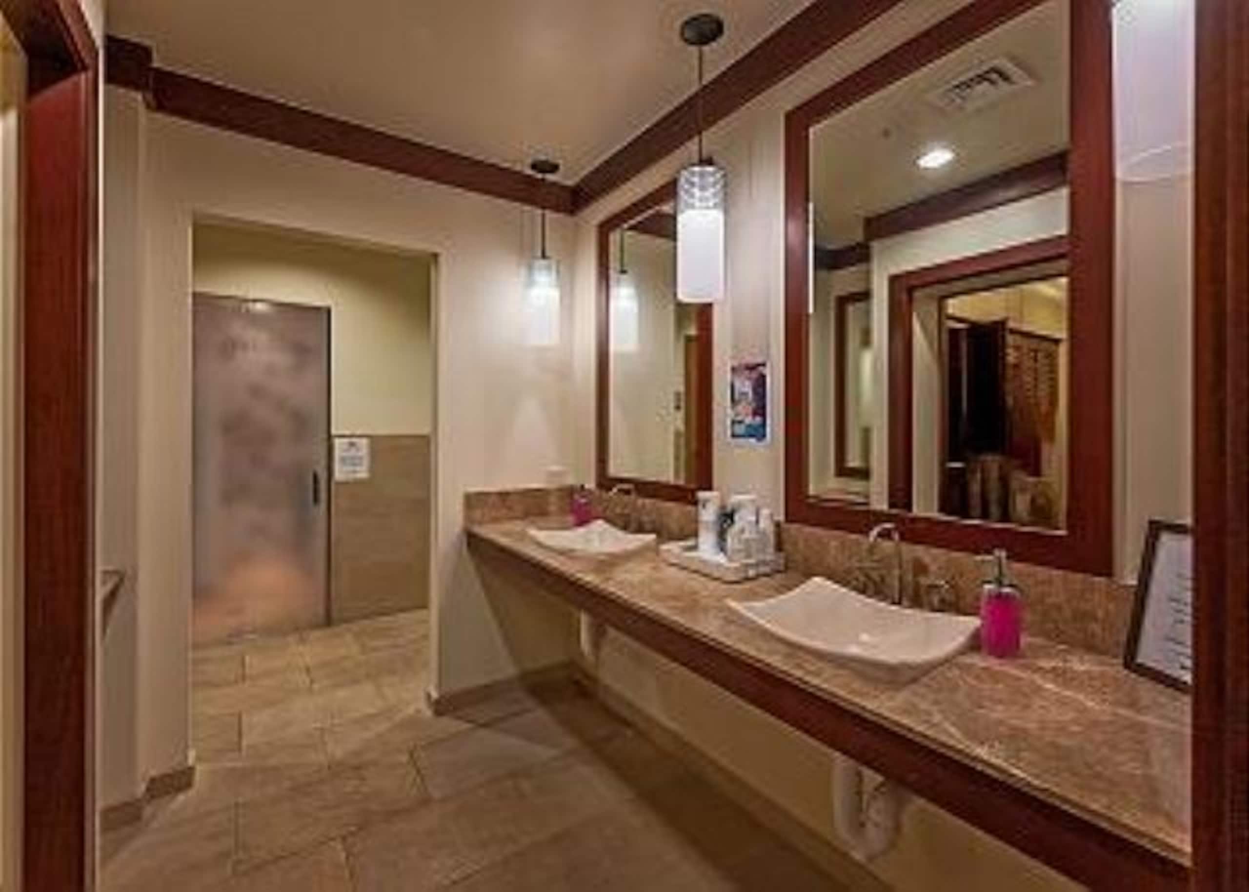 Beach Villas Oceanfront Resort at Ko Olina w/Unobs - Image 41