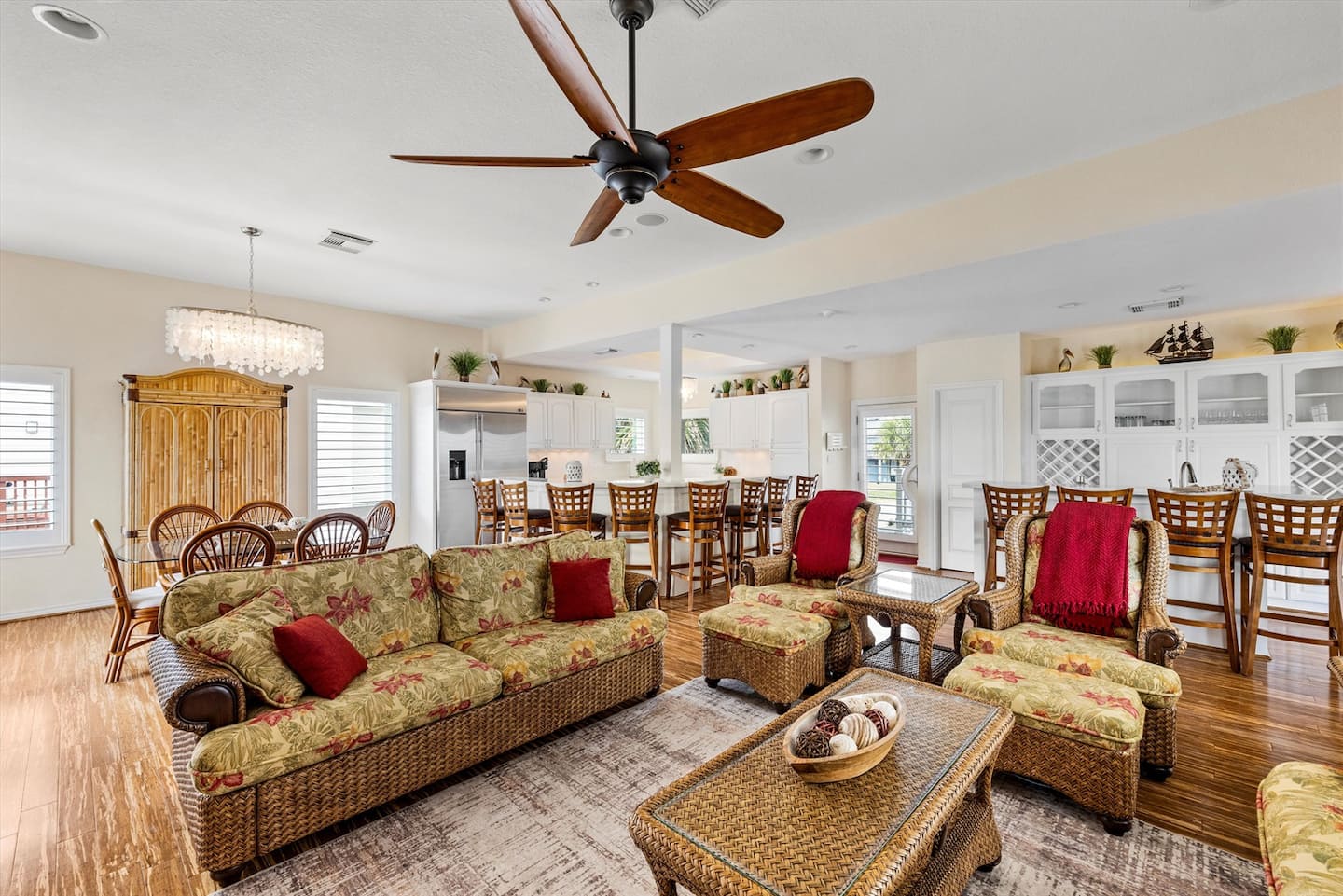 Plenty of room to hang out and unwind.