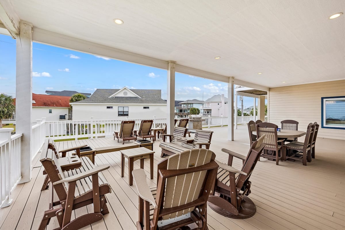Mutiny House upper deck with 270 degree ocean view