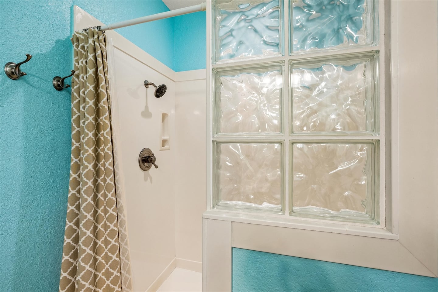 Your refresh spot after sandy adventures.