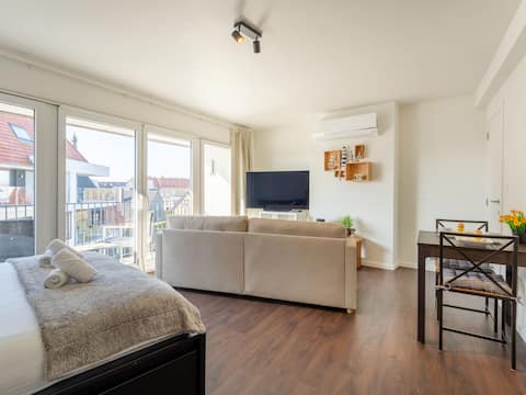 Popular Airbnb listing: Studio 4.3 with balcony & airco by Interhome in Bredene
