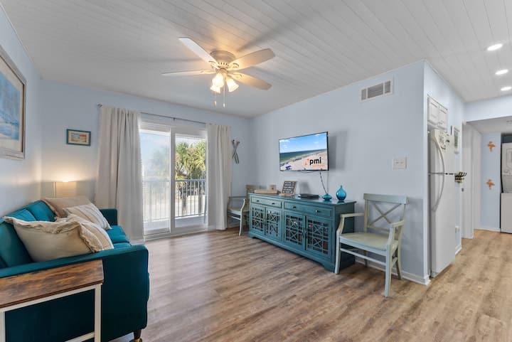 Beachfront 2br Condo With Pool And Beach Access - Gulf Shores, AL