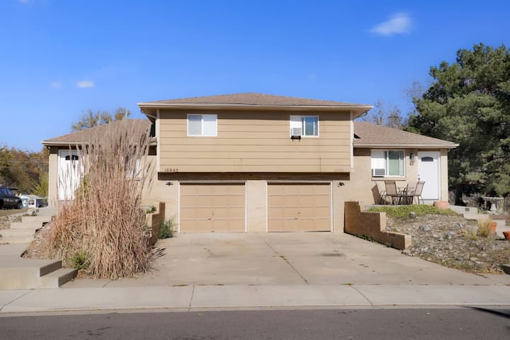 Modern Charmer: Sleeps 10, Near Denver & Mountains - Golden