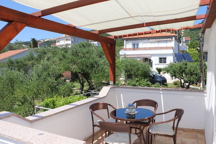 A 4 Apartment With Terrace, Garden And Sea View - Rab