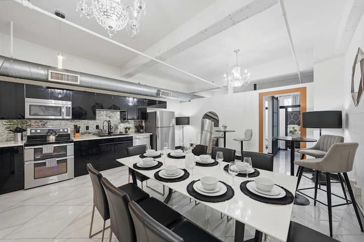 Woolworth Loft – Elegant Stay W/ City Views - Coronado, CA