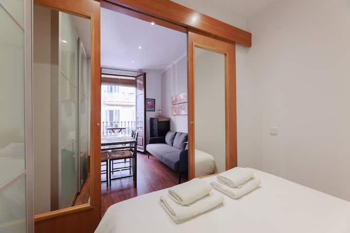 Turo Park, Lovely Apartment With Balcony - Barcelona