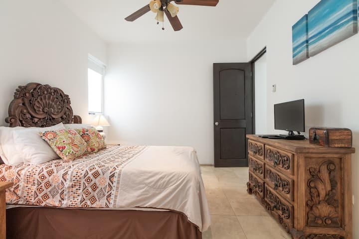 Втора гостинска соба со брачен кревет