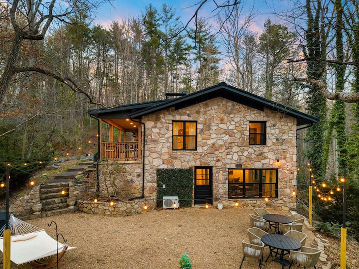 Hidden Speakeasy Hot Tub Sauna Private Woods - Gatlinburg, TN