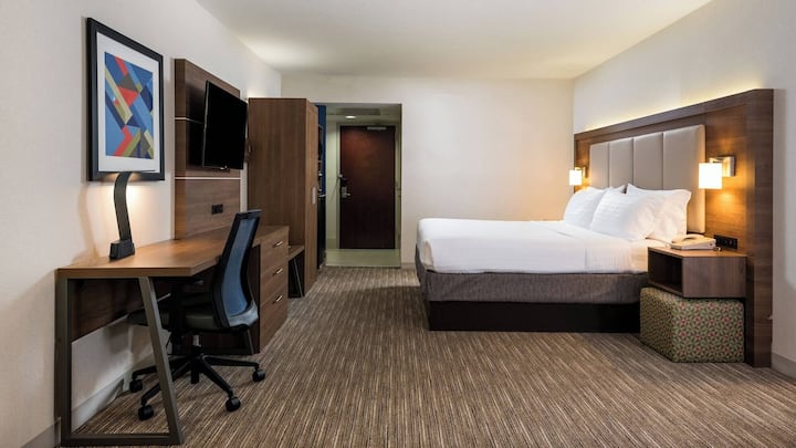 Downtown Albany Room | Free Breakfast & Parking! - Albany, NY