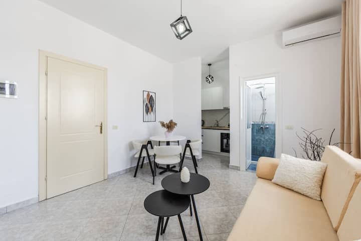 Modern Home With Wifi And Beach Access | Golem - Albanien