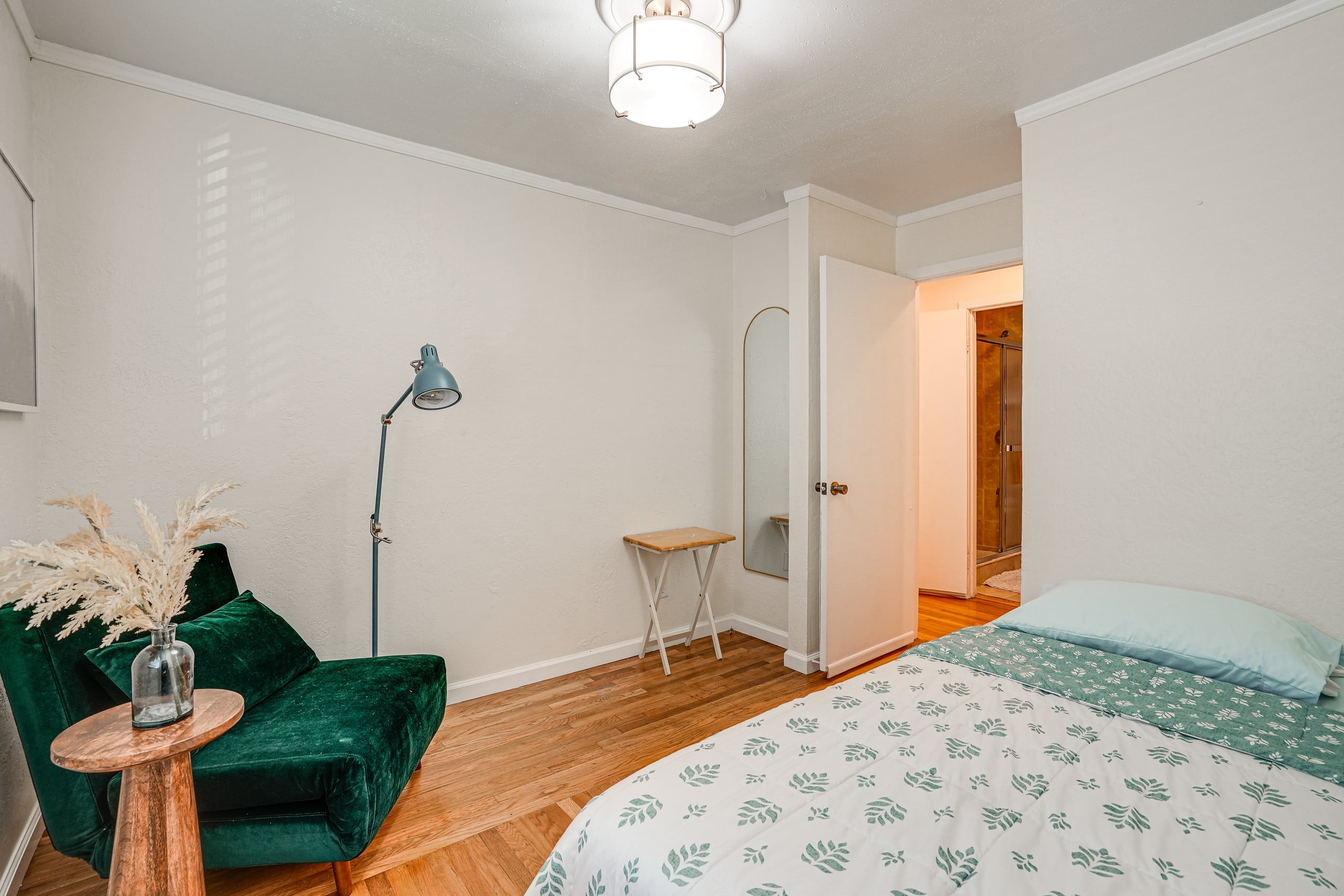 Home in South San Francisco · ★New · 4 bedrooms · 6 beds · 3 private baths - Image 20