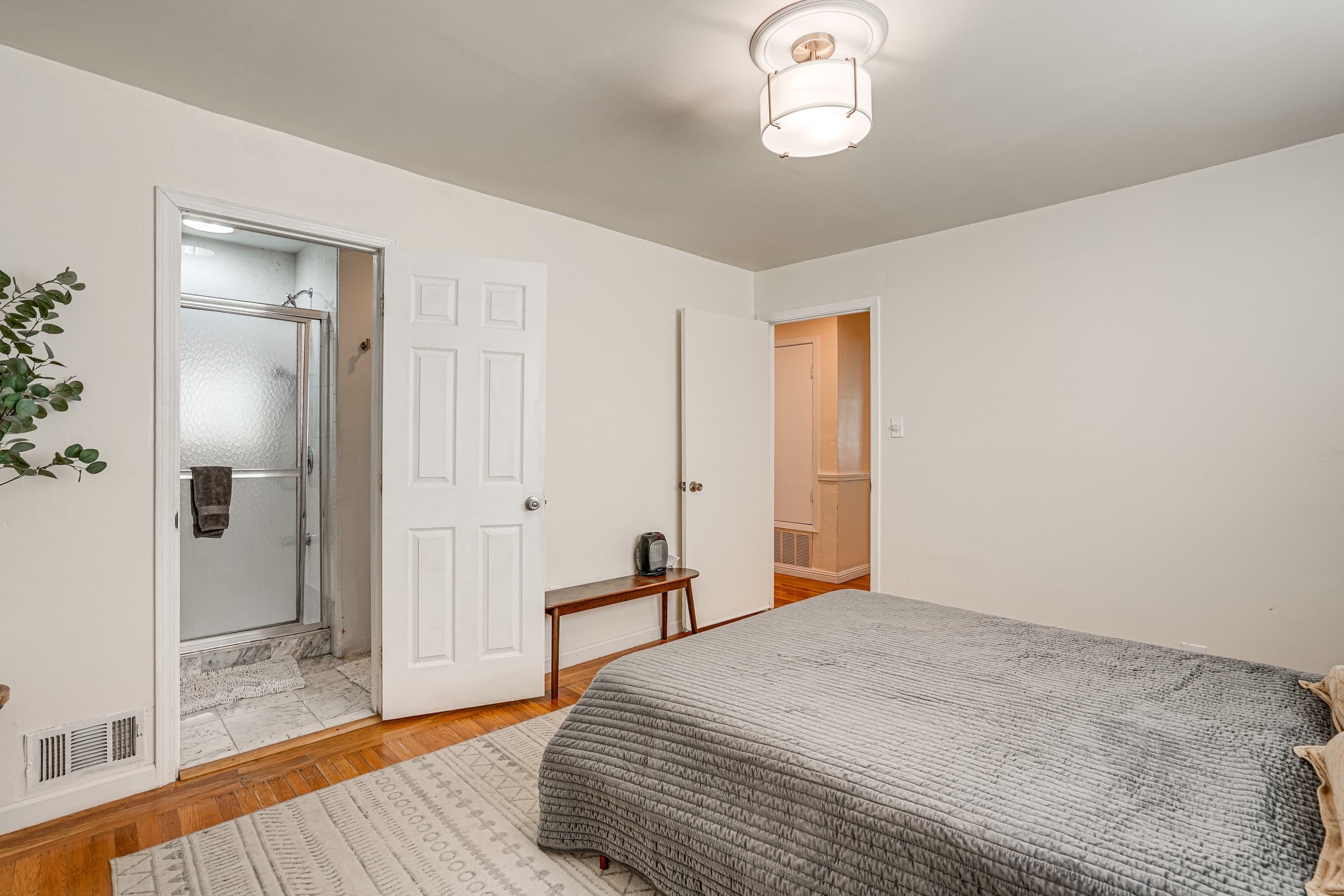 Home in South San Francisco · ★New · 4 bedrooms · 6 beds · 3 private baths - Image 14