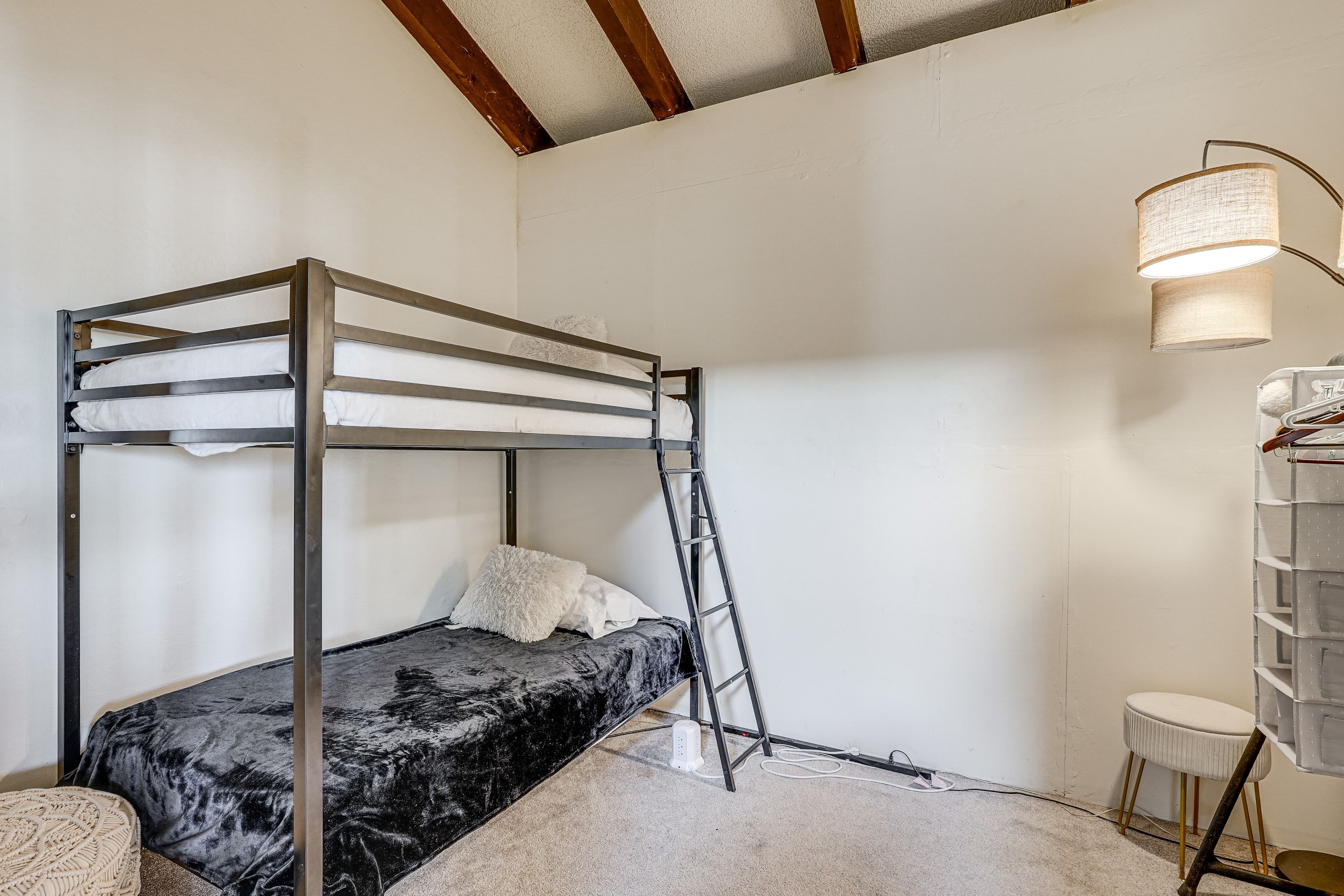 Home in South San Francisco · ★New · 4 bedrooms · 6 beds · 3 private baths - Image 22