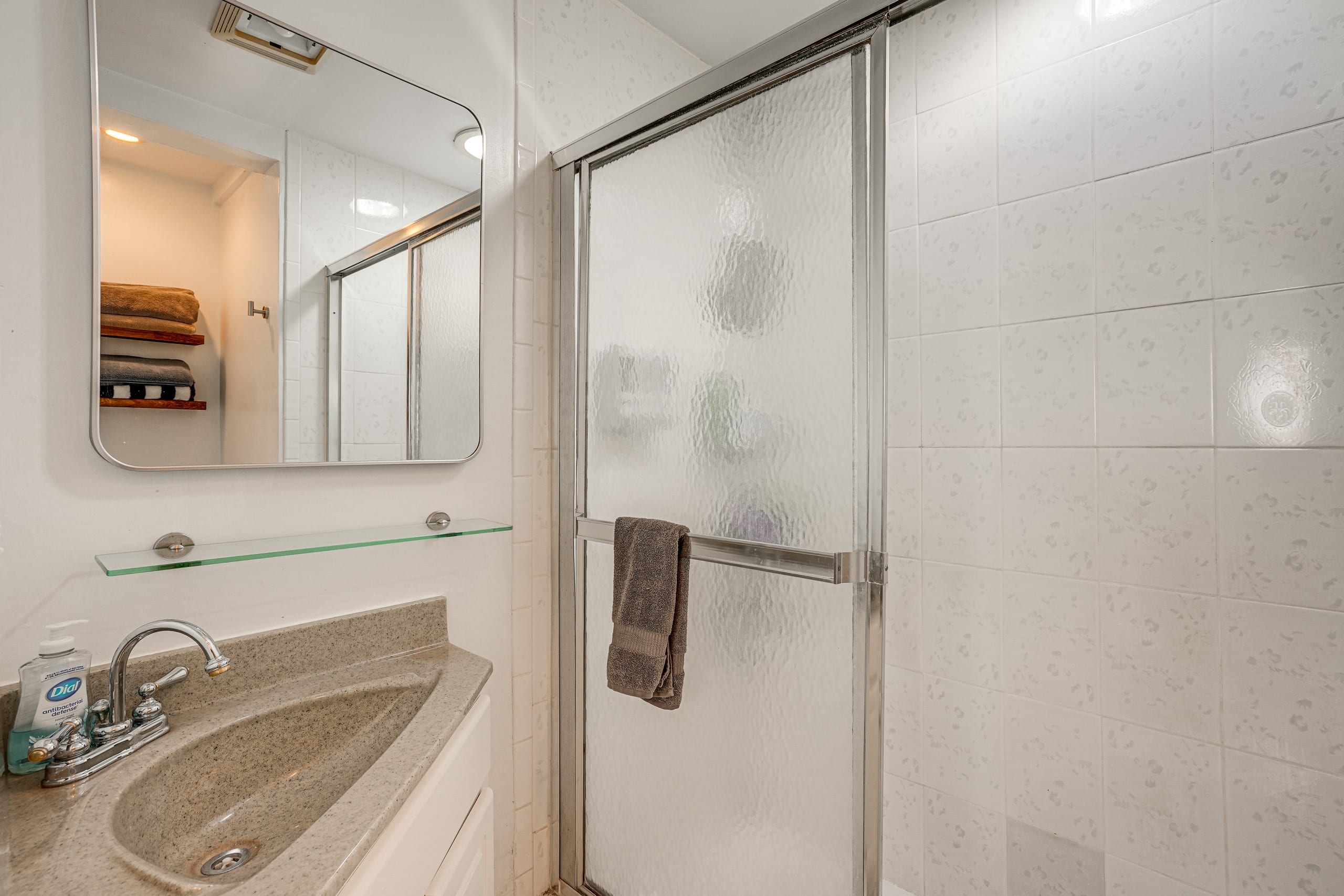 Home in South San Francisco · ★New · 4 bedrooms · 6 beds · 3 private baths - Image 15