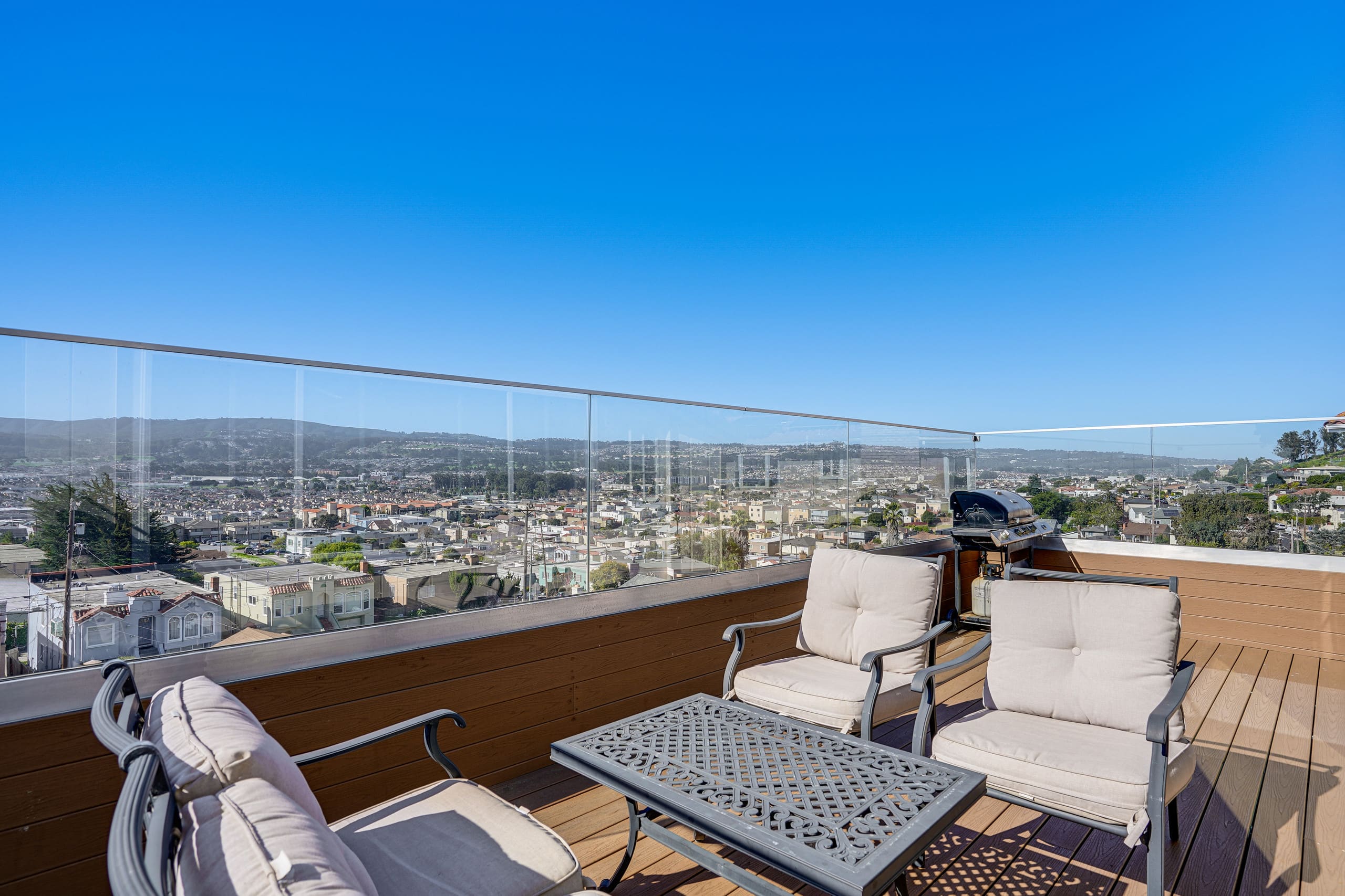 Home in South San Francisco · ★New · 4 bedrooms · 6 beds · 3 private baths - Image 1