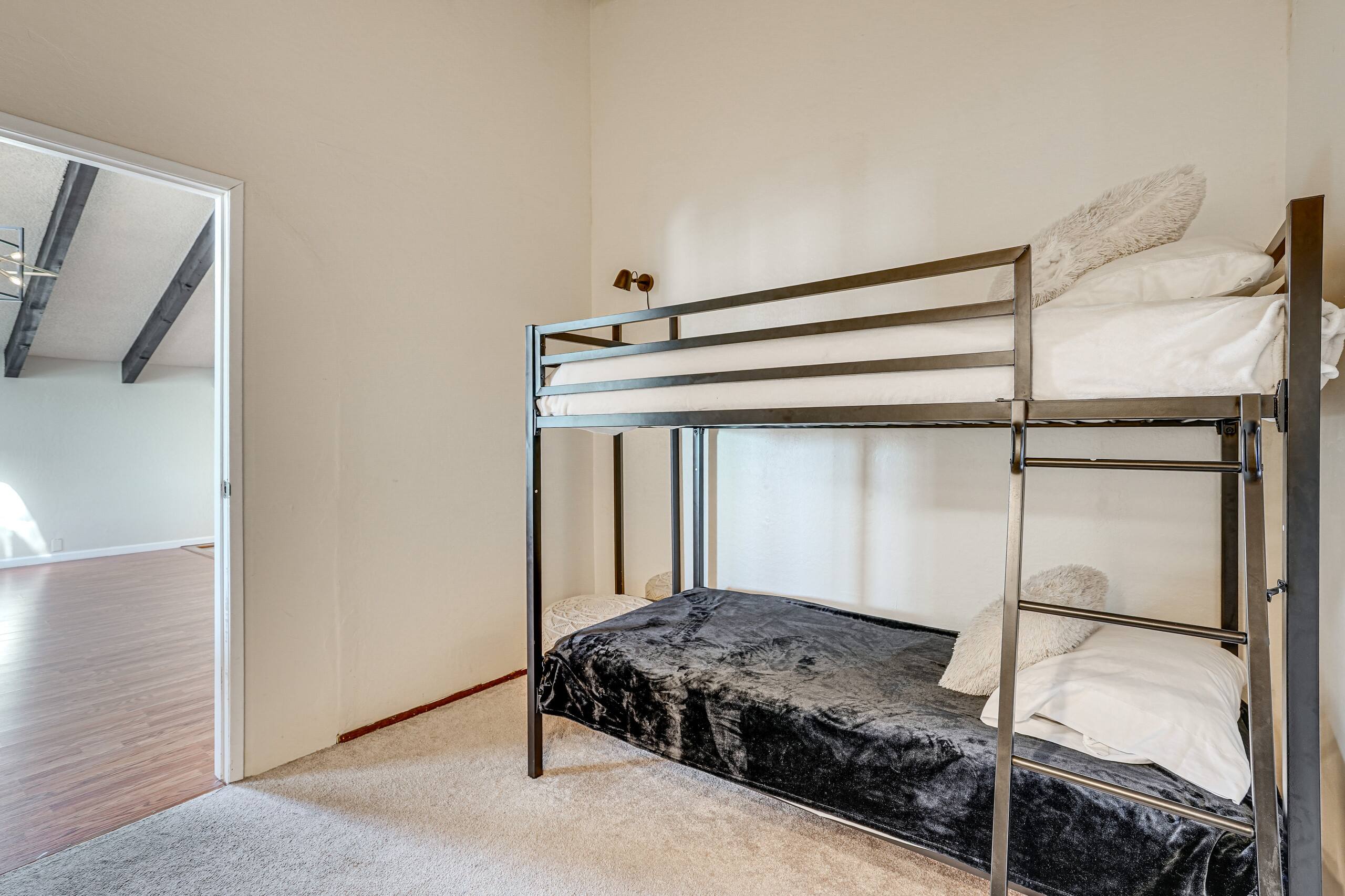 Home in South San Francisco · ★New · 4 bedrooms · 6 beds · 3 private baths - Image 23
