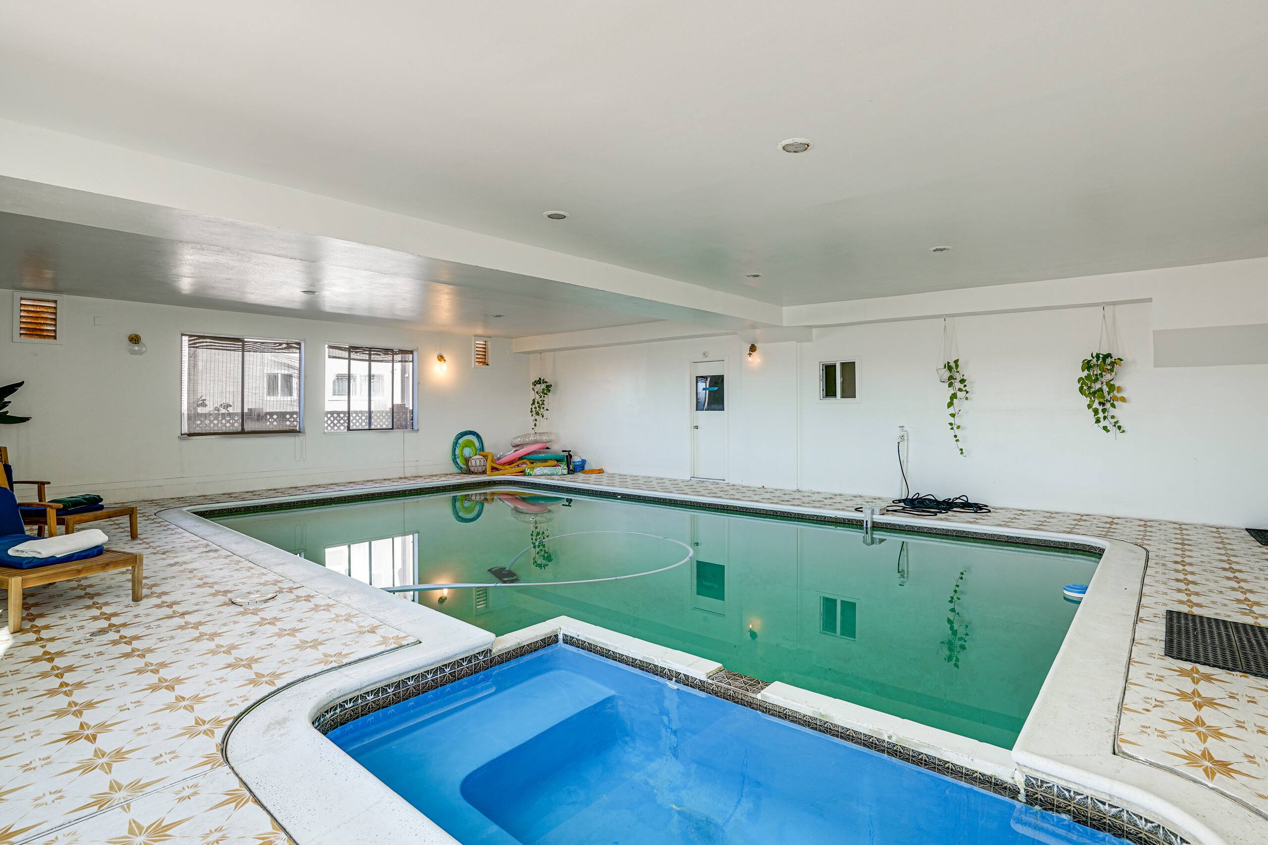 Home in South San Francisco · ★New · 4 bedrooms · 6 beds · 3 private baths - Image 25
