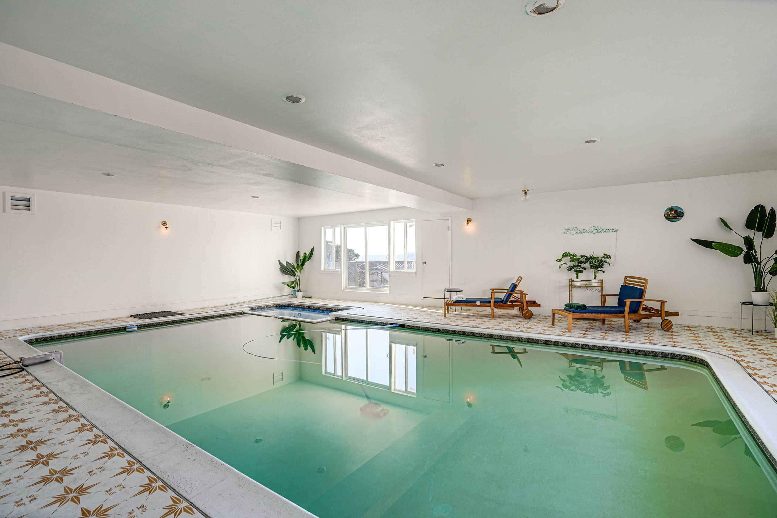 Home in South San Francisco · ★New · 4 bedrooms · 6 beds · 3 private baths - Image 2