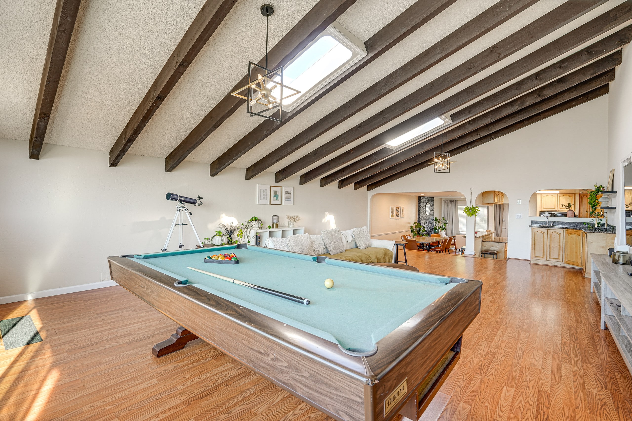 Home in South San Francisco · ★New · 4 bedrooms · 6 beds · 3 private baths - Image 10