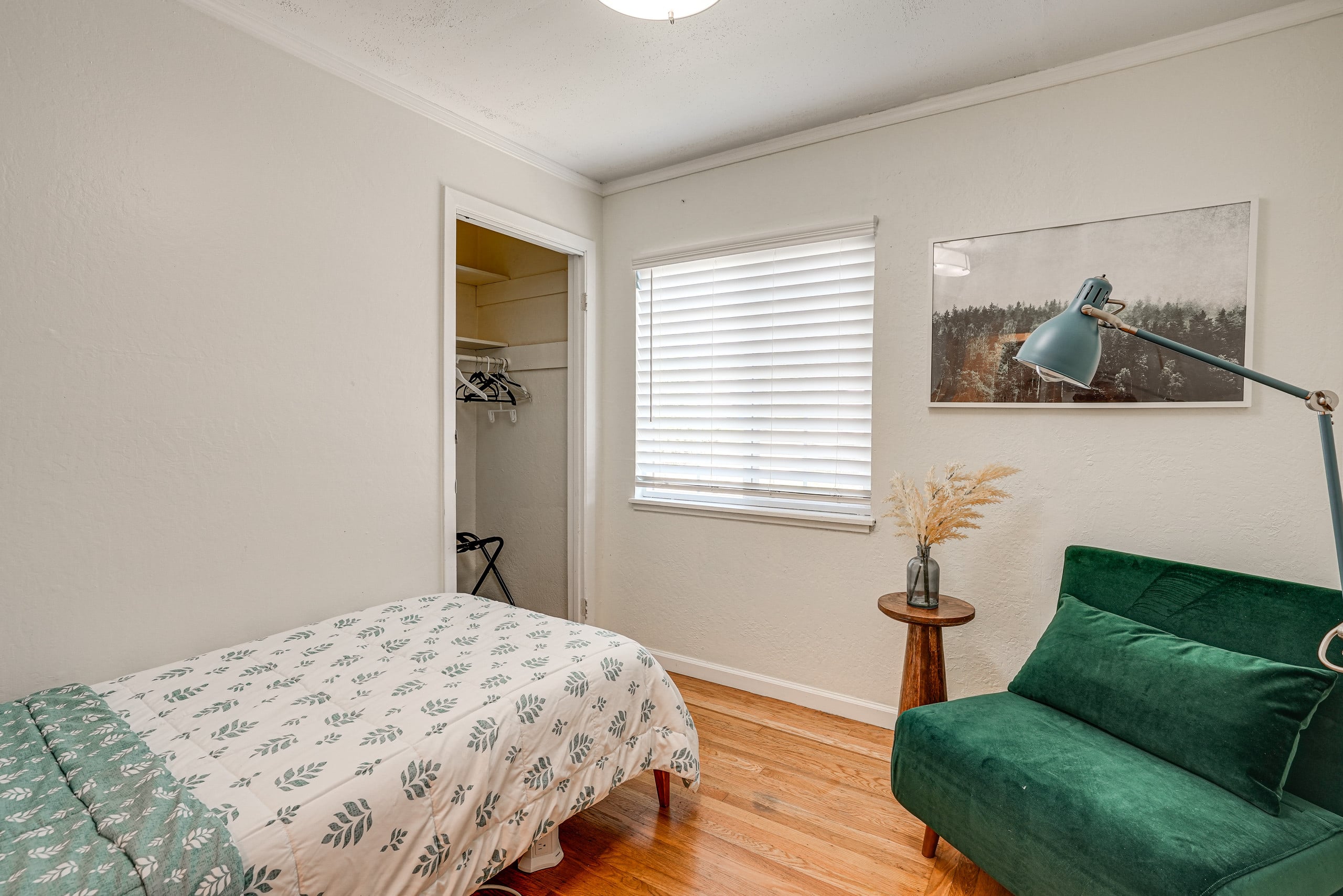 Home in South San Francisco · ★New · 4 bedrooms · 6 beds · 3 private baths - Image 19