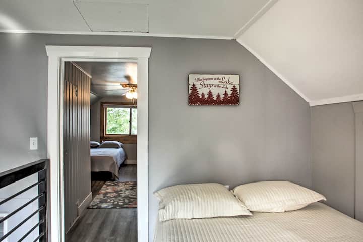 Dormitorio 4 en loft | Cama queen pintoresca | Techos inclinados