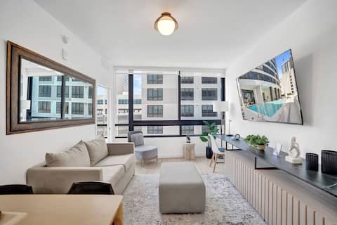 Successful Airbnb property: Miami 2BR Condo | Rooftop Jacuzzi, Pool & Gym in Government Center