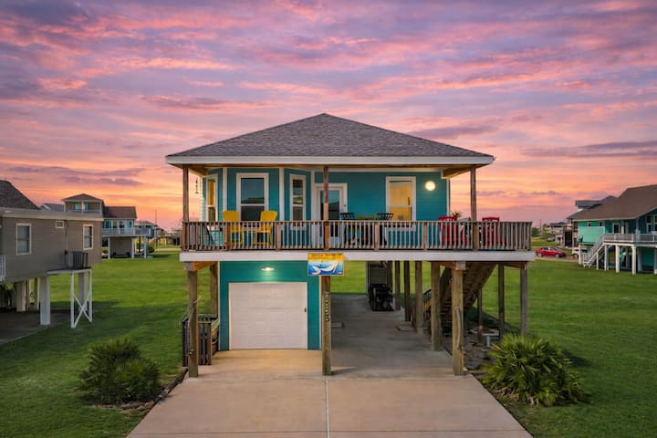 West End 3br Walk To Beach | Deck | Sleeps 9 - Galveston, TX