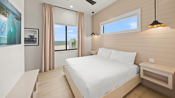 Bedroom 6- King Size Bed - En Suite Bathroom
