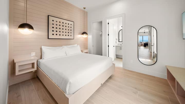 Bedroom 5 - King Size Bed - En Suite Bathroom