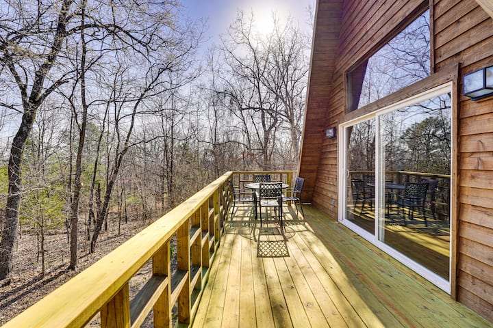 Pond Mountain Springs 'Falcon Cabin,' Fish & Hike! - Eureka Springs, AR