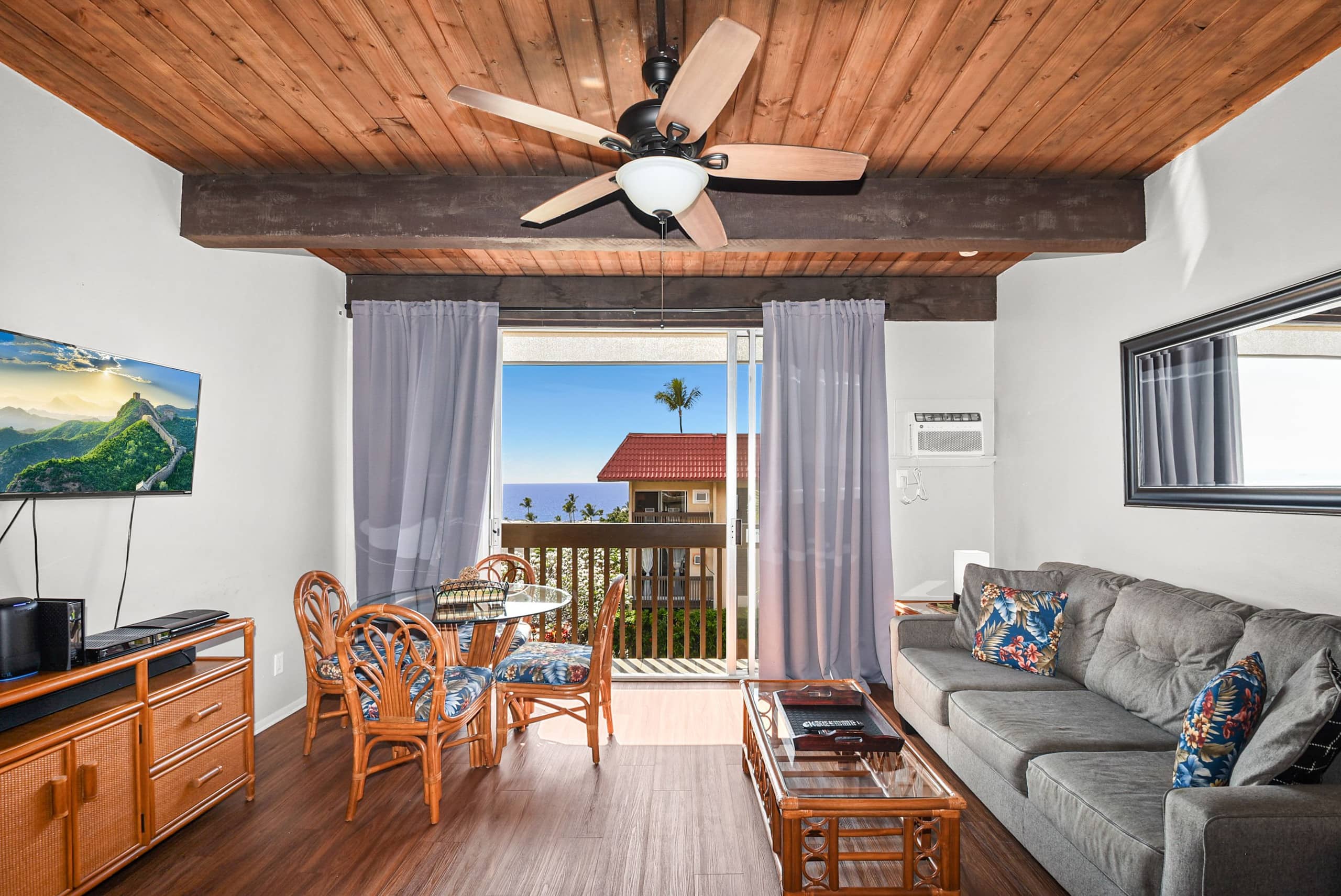 Condo in Kailua-Kona · ★5.0 · 2 bedrooms · 3 beds · 1.5 private baths - Image 7