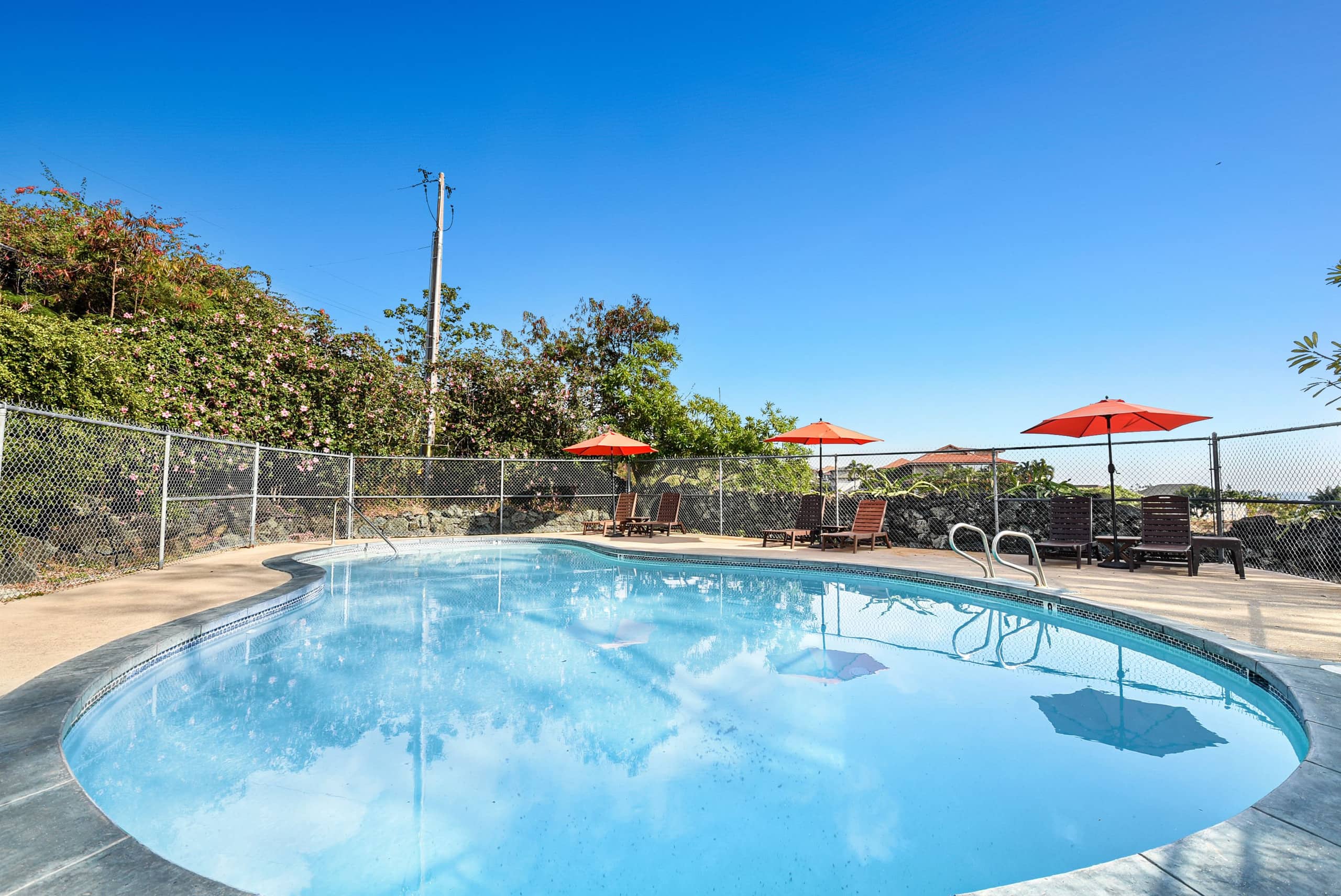 Condo in Kailua-Kona · ★5.0 · 2 bedrooms · 3 beds · 1.5 private baths - Image 3