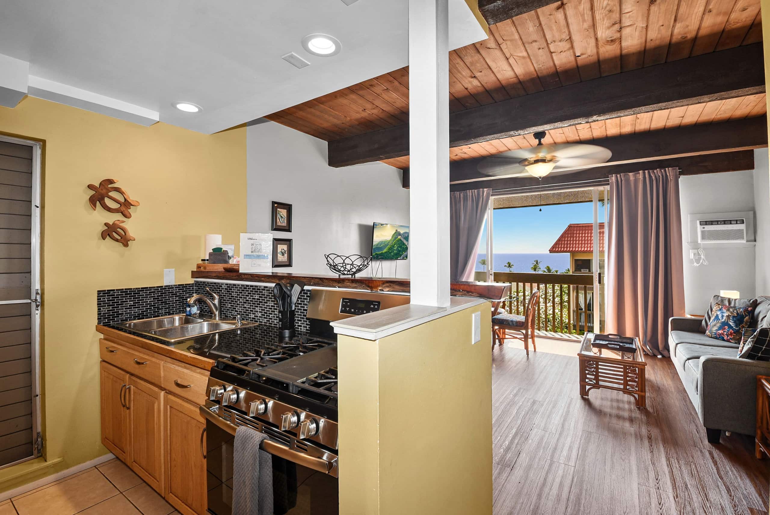 Condo in Kailua-Kona · ★5.0 · 2 bedrooms · 3 beds · 1.5 private baths - Image 13